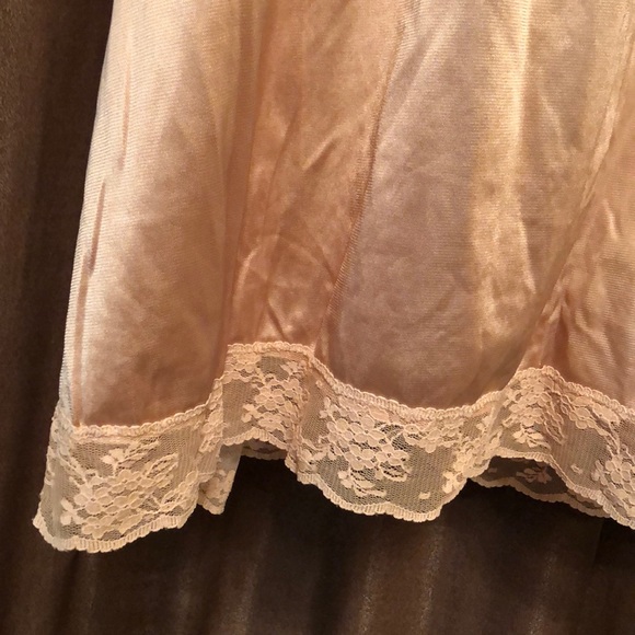 Formfit a cut above Nylon Full Slip - Picture 4 of 5